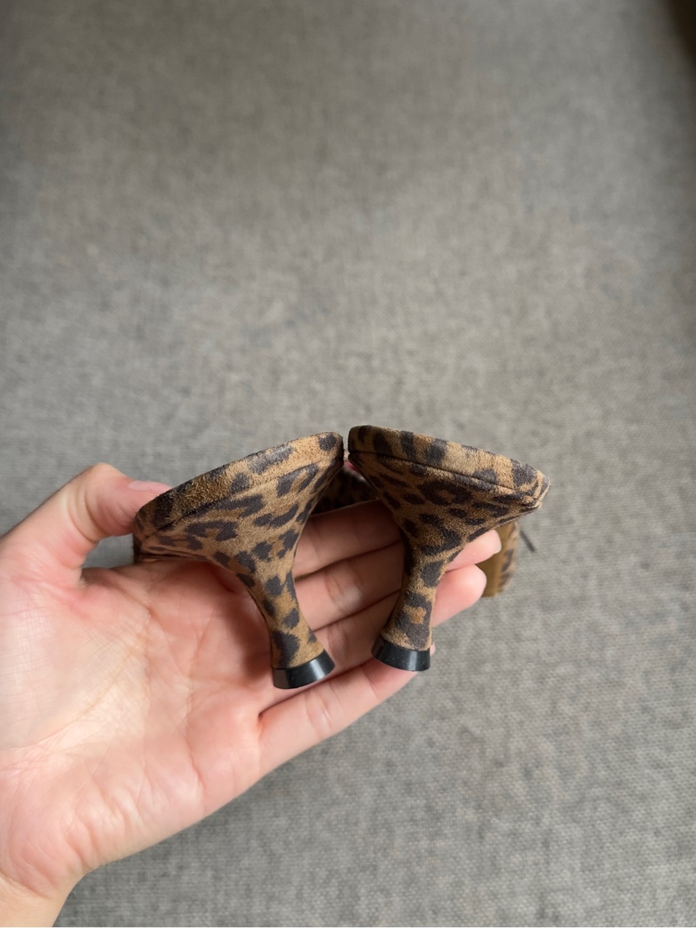 Vintage Manolo Blahnik suede leopard print heels - Picture 6 of 6